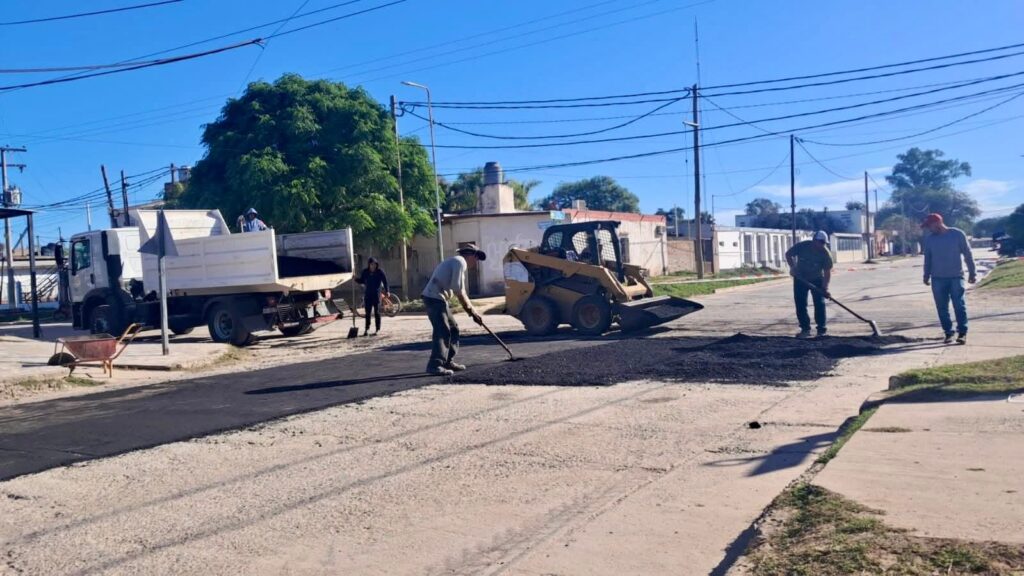 Nueva Esperanza: Avanzan trabajos de bacheo en distintos sectores de la ciudad Nueva Esperanza: Avanzan trabajos de bacheo en distintos sectores de la ciudad