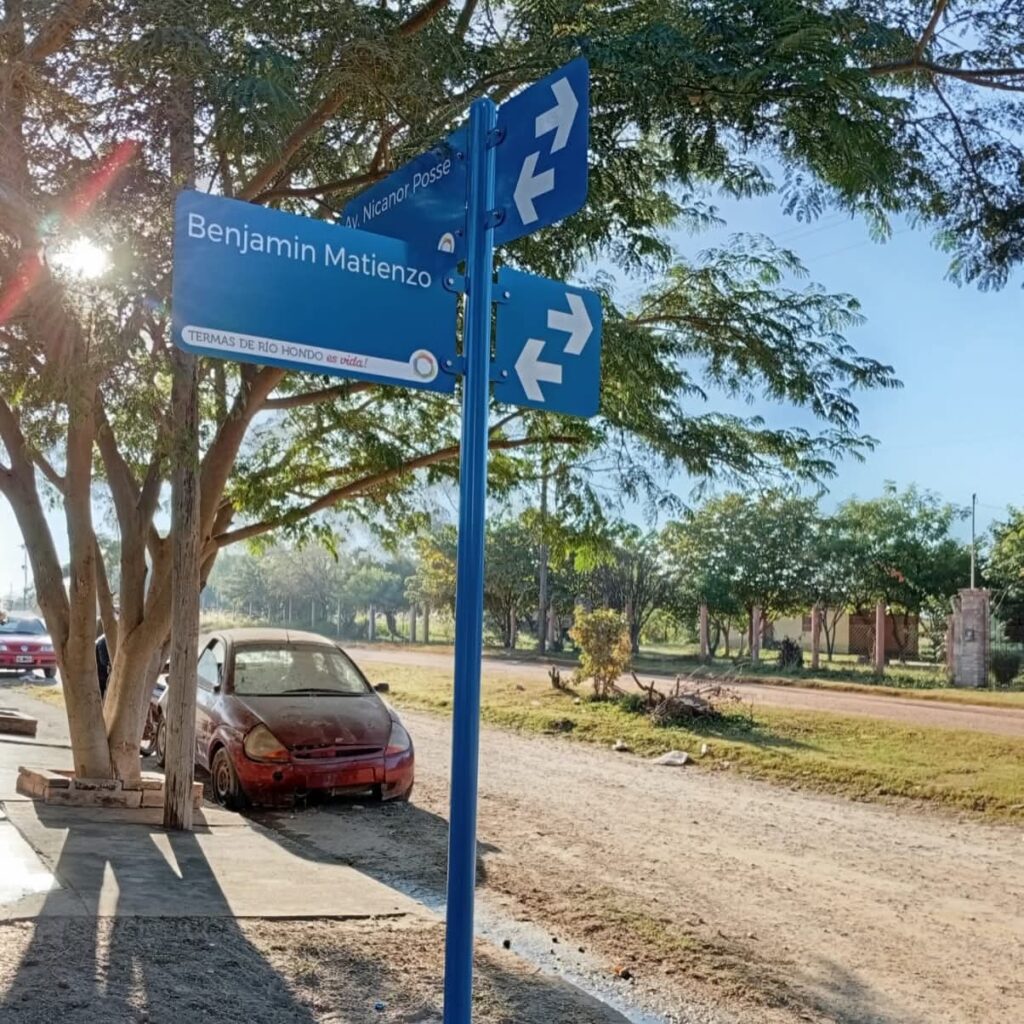 Colocan nomencladores en calles de barrios de Las Termas Colocan nomencladores en calles de barrios de Las Termas