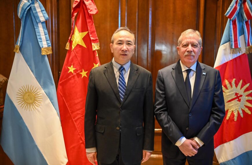 El gobernador Elías Suárez recibió al Embajador de la República Popular China, Wang Wei