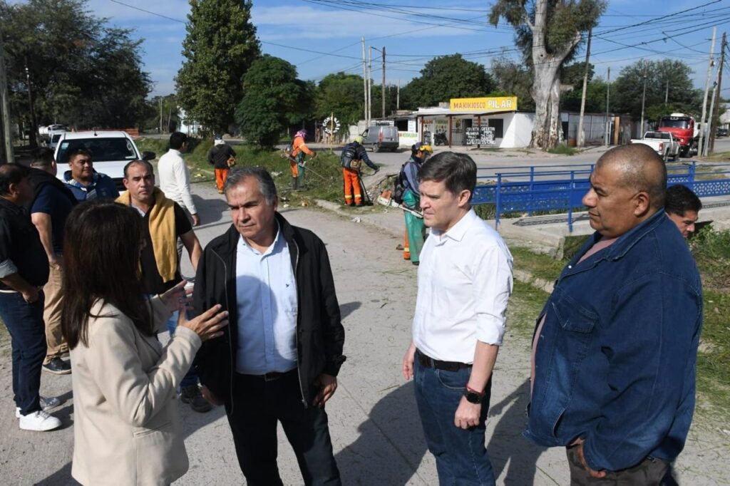 Realizan un operativo integral de limpieza y desmalezamiento en Av. Del Trabajo
