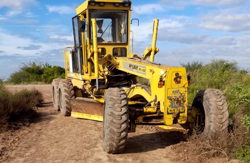 Trabajan para mejorar caminos rurales cercanos a Pinto