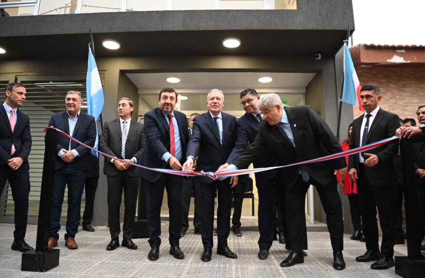 El gobernador Elías Suárez inauguró el moderno edificio de la Comisaría N°13 en La Banda