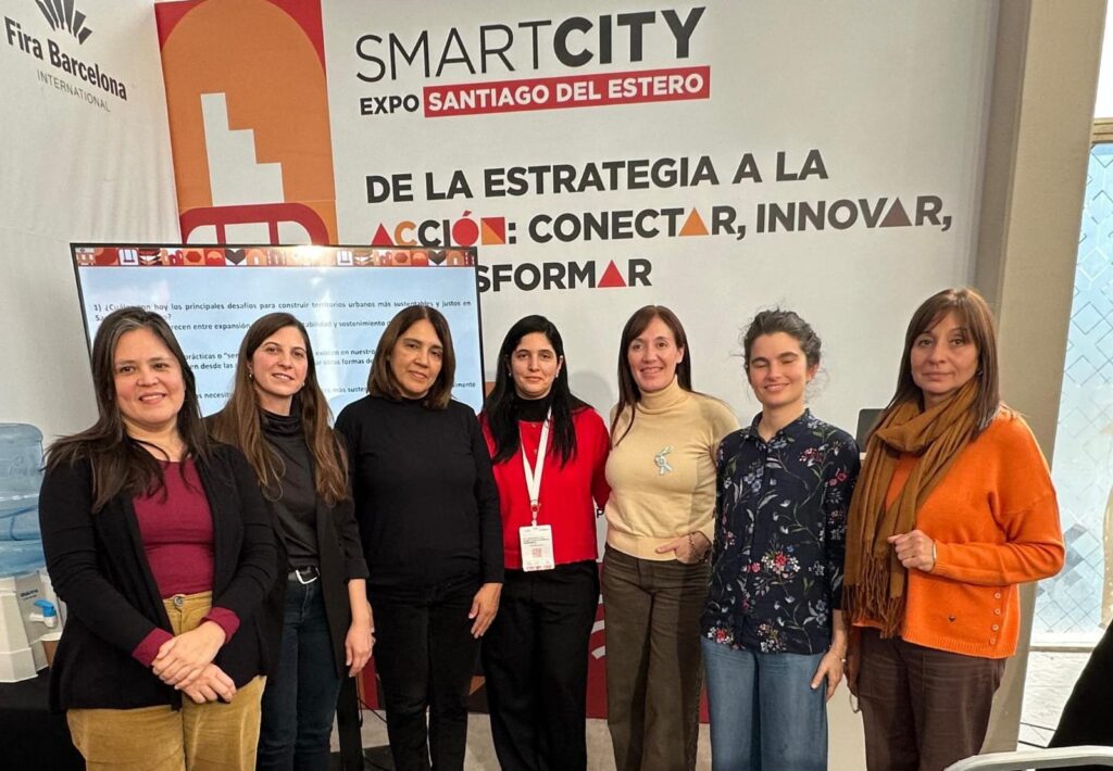 Investigadoras del INDES debatieron sobre sustentabilidad y ciudades inteligentes en Smart City