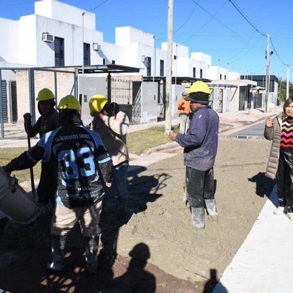 Avanza la pavimentación de  23 cuadras en el barrio La Costa