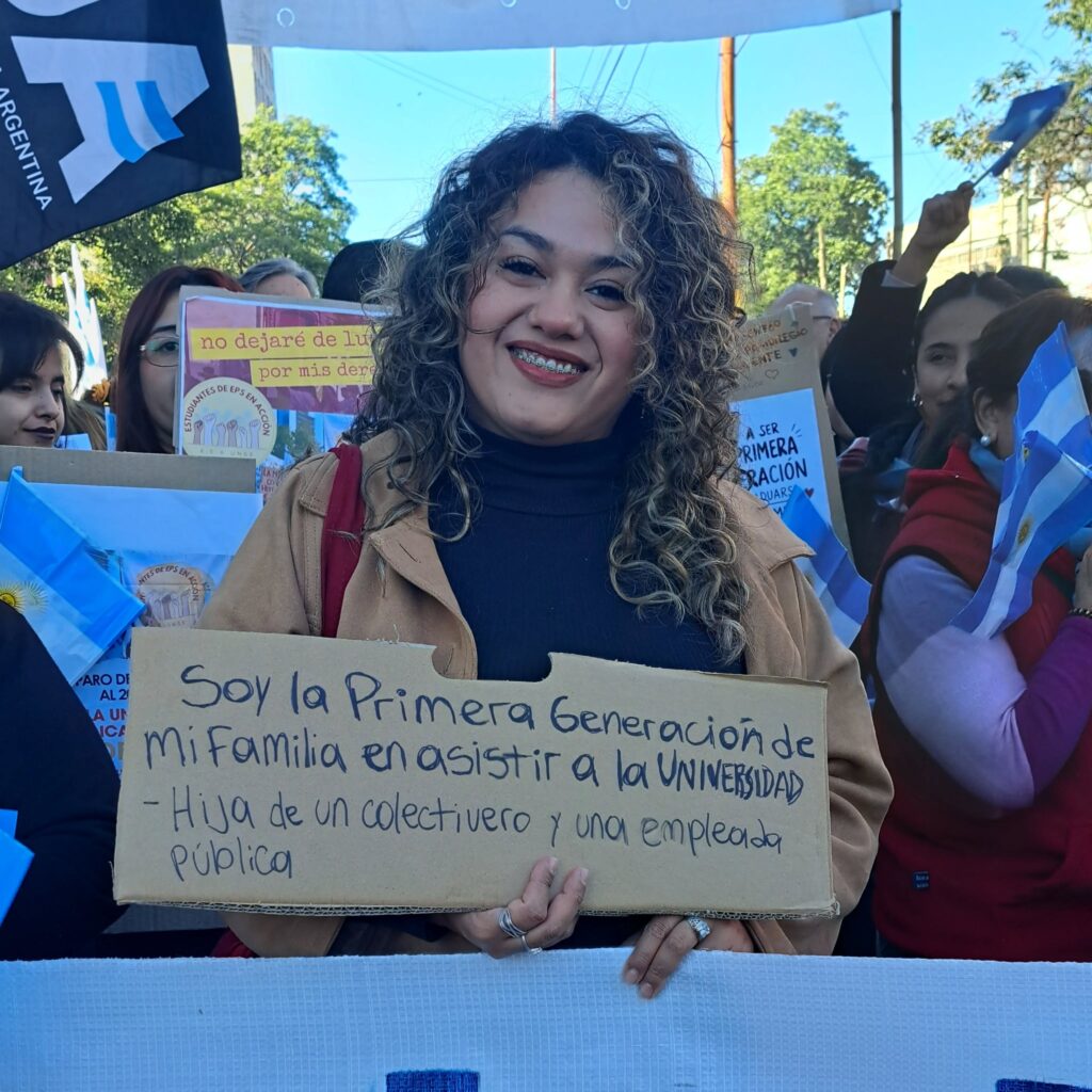 “Somos la primera generación universitaria”: las historias que emocionaron en la Marcha Universitaria “Somos la primera generación universitaria”: las historias que emocionaron en la Marcha Universitaria