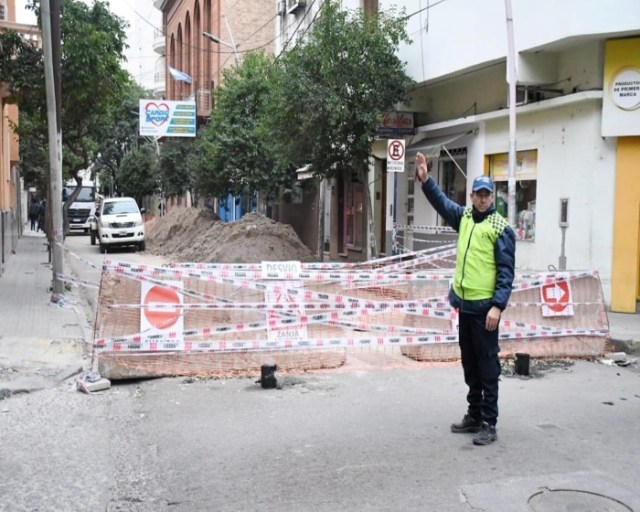 Realizarán un corte de tránsito en calle Urquiza para reparar un colector