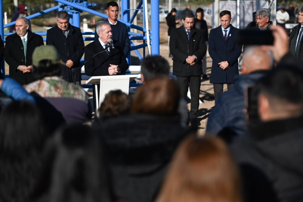 Elías Suárez anunció la ejecución de 300 viviendas y resaltó inversiones en infraestructura Elías Suárez anunció la ejecución de 300 viviendas y resaltó inversiones en infraestructura