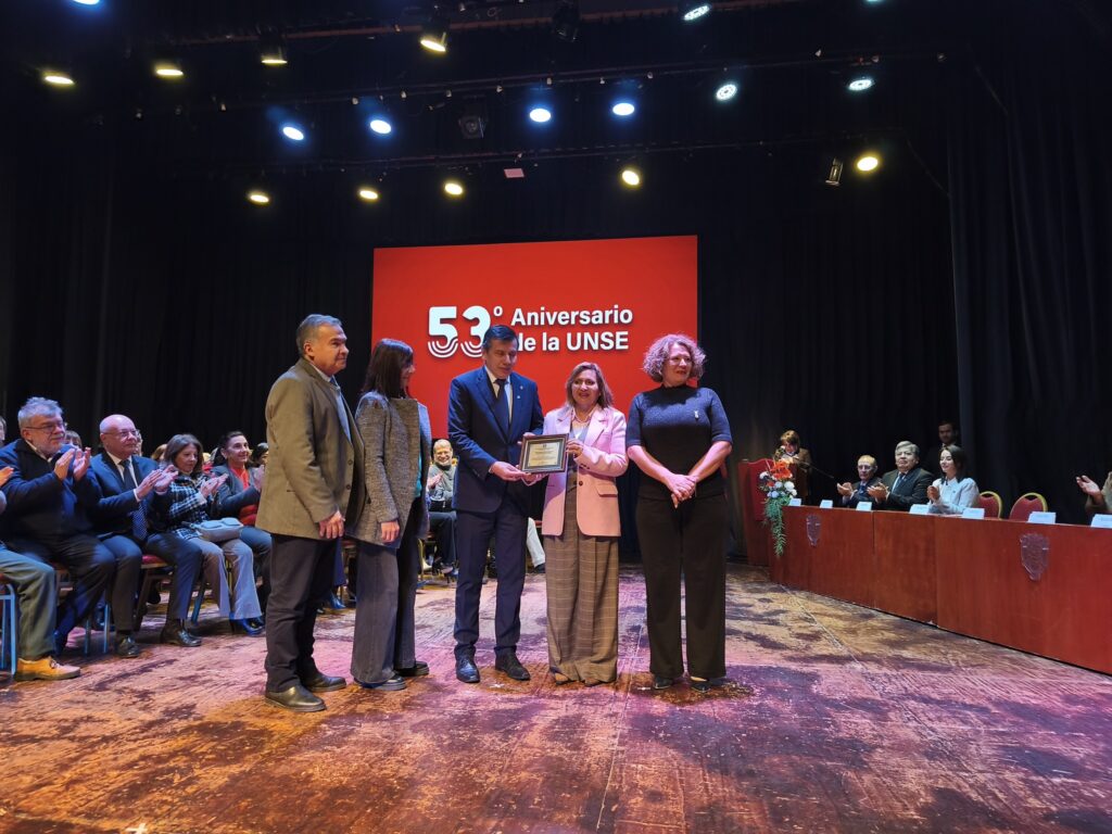 La UNSE celebró sus 53 años con un fuertemensaje en defensa de la universidad pública La UNSE celebró sus 53 años con un fuertemensaje en defensa de la universidad pública