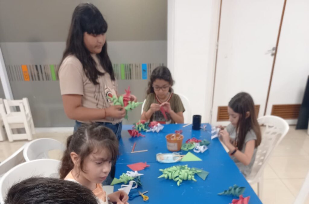 “Técnica de collage”, un taller gratuito para niños y niñas
