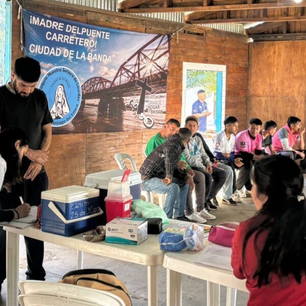 El municipio bandeño brindó asistencia sanitaria en el “Hogar de Cristo: Madre del Puente Carretero” 