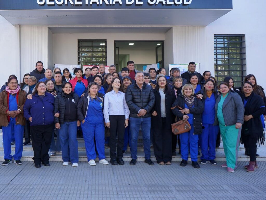 Homenaje en La Banda para enfermeros y enfermeras en su día Homenaje en La Banda para enfermeros y enfermeras en su día