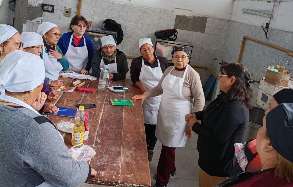 Exitoso inicio del taller “Mi rotisería con comida saludable”