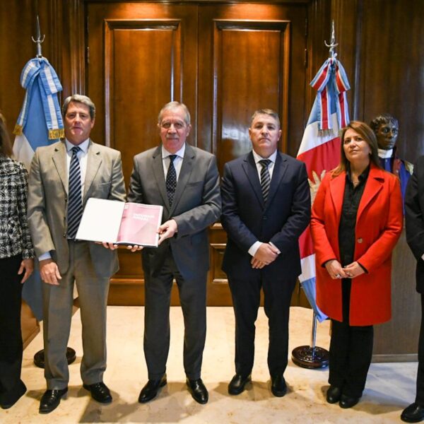El gobernador Elías Suárez se reunió con los miembros del tribunal de cuentas de la provincia