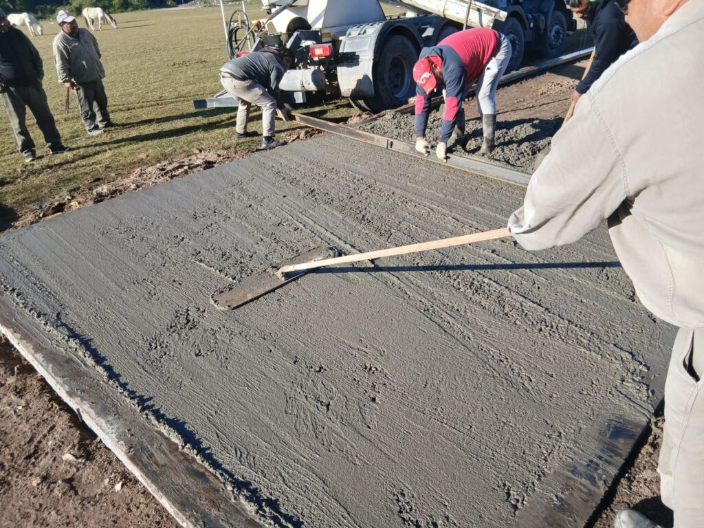 La Banda: intensifican los trabajos de bacheo en distintos barrios de la ciudad