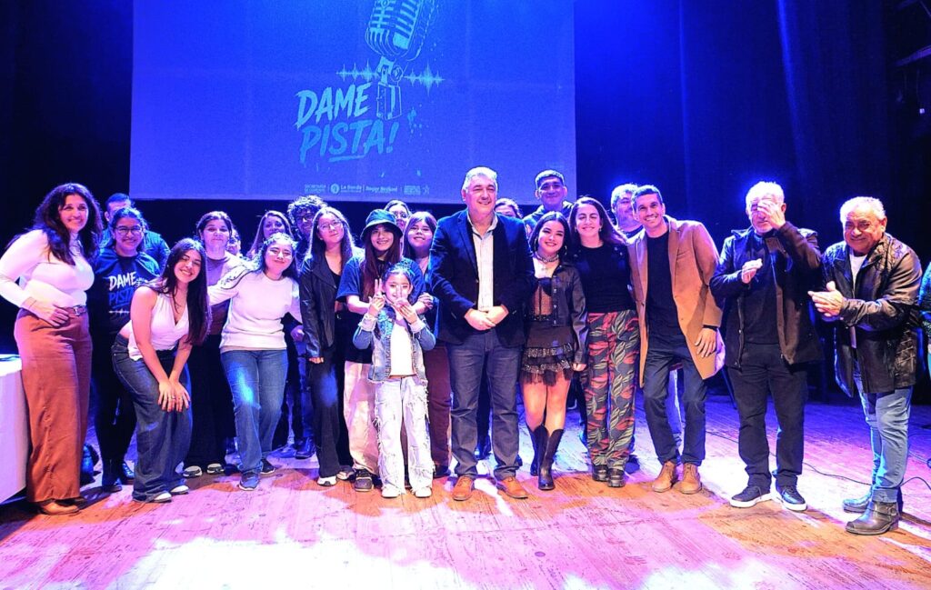 Espectacular inicio del certamen de canto “Dame pista” en el Cine Teatro Renzi Espectacular inicio del certamen de canto “Dame pista” en el Cine Teatro Renzi