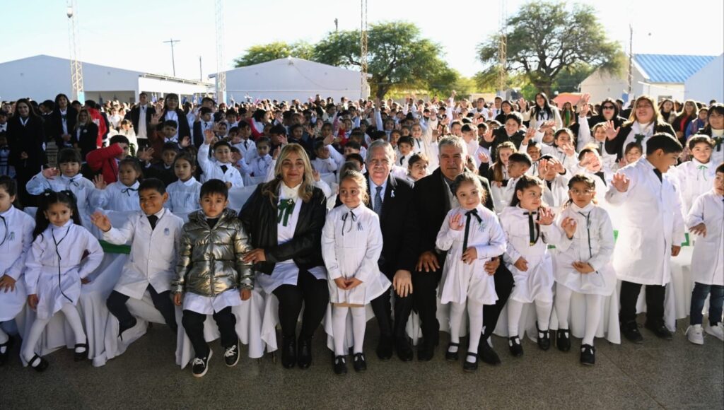 Elías Suárez inauguró obras de ampliación y refacción en la Escuela N° 748 de Villa Atamisqui y entregó viviendas sociales Elías Suárez inauguró obras de ampliación y refacción en la Escuela N° 748 de Villa Atamisqui y entregó viviendas sociales