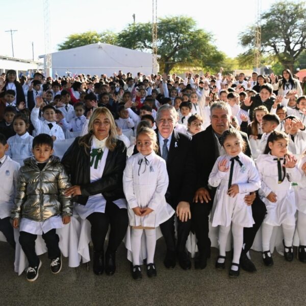 Elías Suárez inauguró obras de ampliación y refacción en la Escuela N° 748 de Villa Atamisqui y entregó viviendas sociales