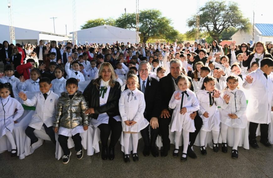Elías Suárez inauguró obras de ampliación y refacción en la Escuela N° 748 de Villa Atamisqui y entregó viviendas sociales