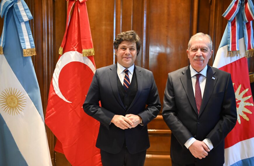 El gobernador recibió al embajador de la República de Turquía en una visita protocolar en Casa de Gobierno