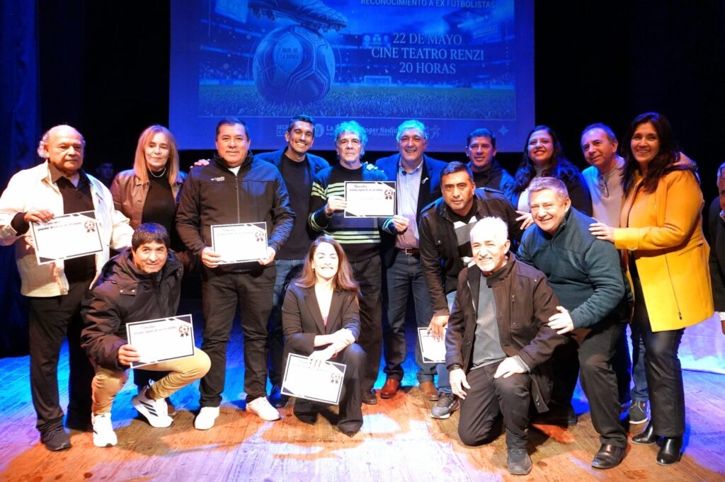 La Banda homenajeó a históricos futbolistas con la primera edición de “Memorables”