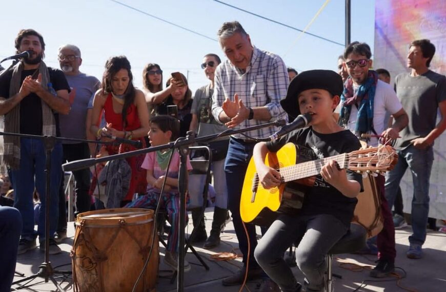 Nediani saludó a los folcloristas bandeños en su día