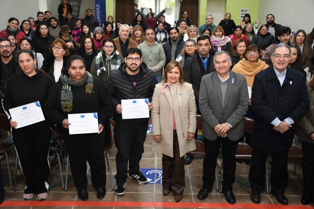 Entregan certificados a más de 150 emprendedores que finalizaron una capacitación