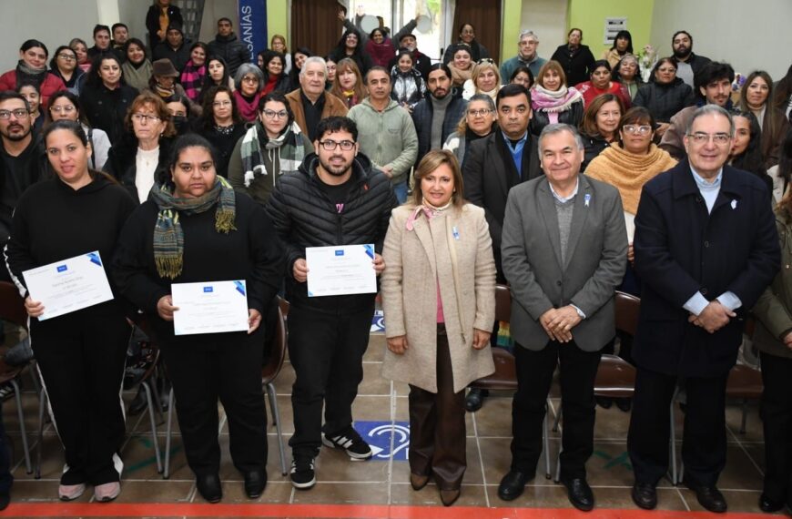 Entregan certificados a más de 150 emprendedores que finalizaron una capacitación