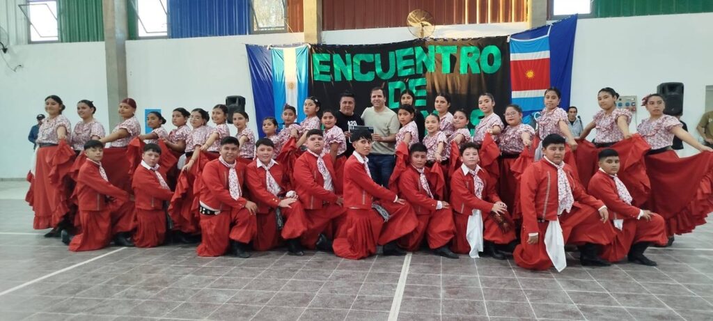 Se realizó un exitoso Encuentro de Academias Folclóricas en el Polideportivo de Clodomira Se realizó un exitoso Encuentro de Academias Folclóricas en el Polideportivo de Clodomira