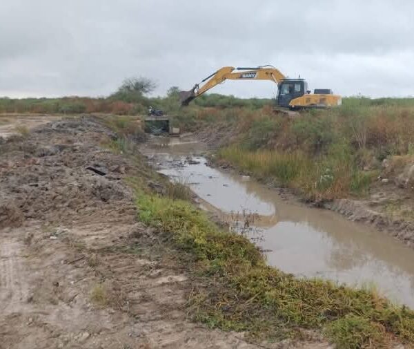 Las Termas: Trabajan en la limpieza de un arroyo en el barrio Galeano