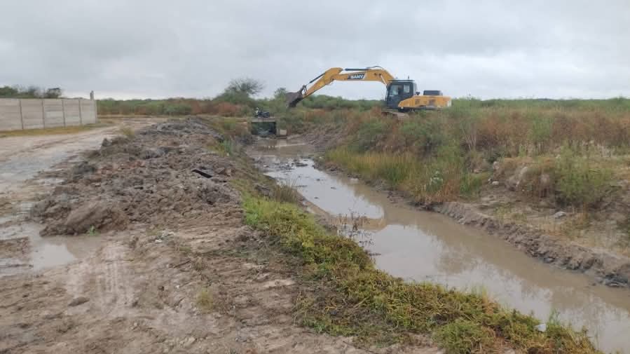 Las Termas: Trabajan en la limpieza de un arroyo en el barrio Galeano