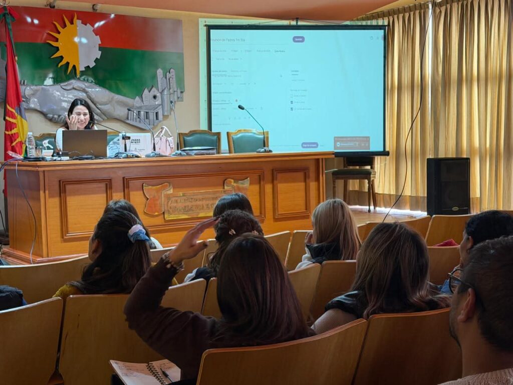 Frías: Capacitan a docentes en herramientas digitales Frías: Capacitan a docentes en herramientas digitales