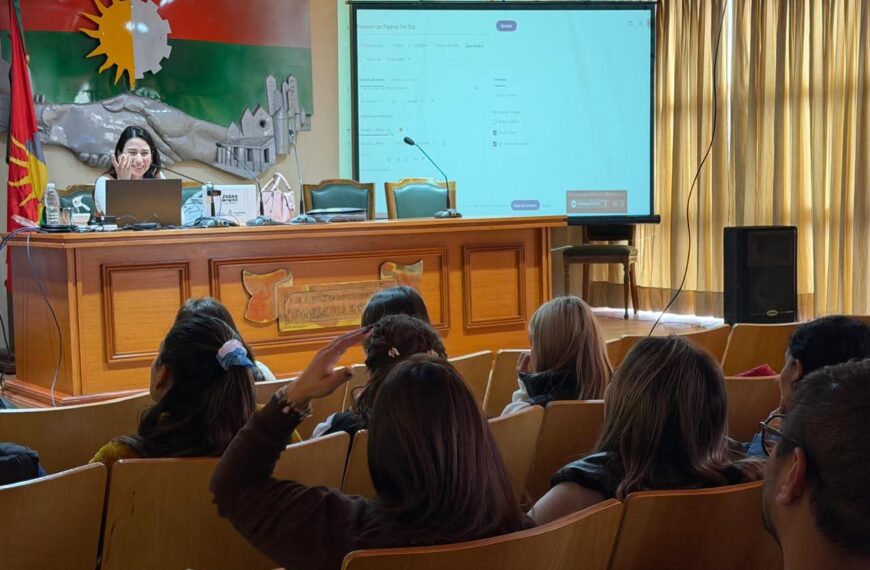 Frías: Capacitan a docentes en herramientas digitales