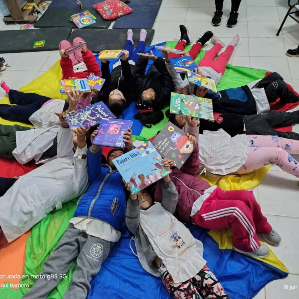 Bandera: Con actividades que buscan fortalecer el hábito de la lectura celebran la Semana del Libro Bandera: Con actividades que buscan fortalecer el hábito de la lectura celebran la Semana del Libro