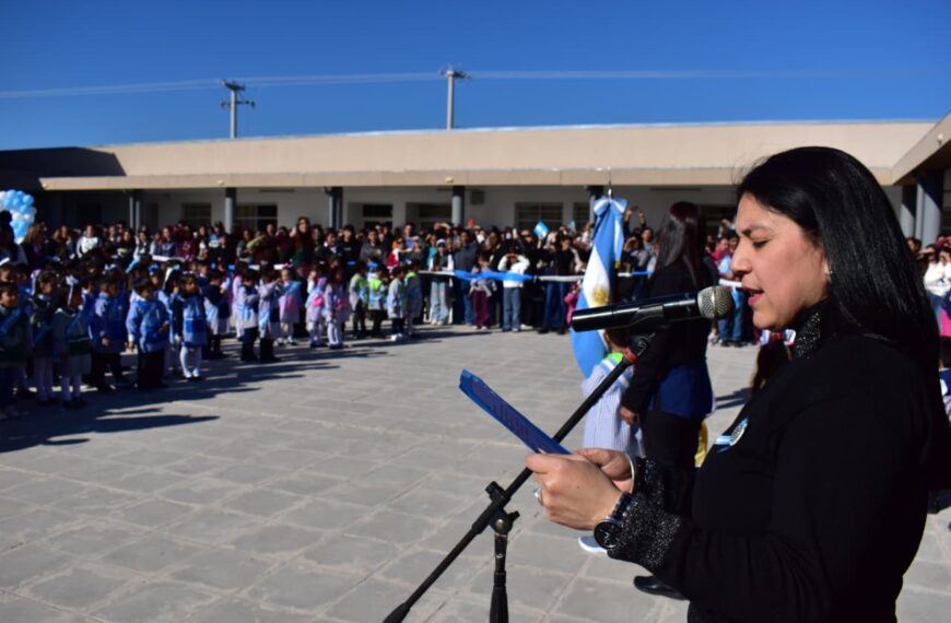 Yanina Iturre tomó la promesa de cariño a más de doscientos niños y niñas de jardines municipales
