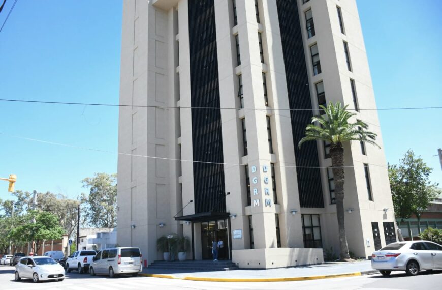 Rentas de la Capital recordó que es obligatoria la exhibición de la oblea comercial