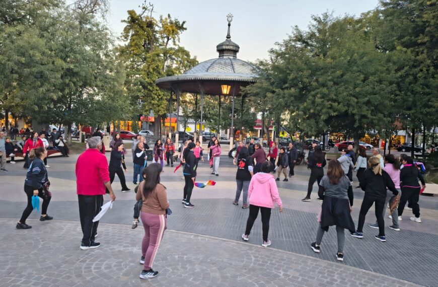 Realizarán talleres gratuitos de danzas folclóricas en Plaza Libertad