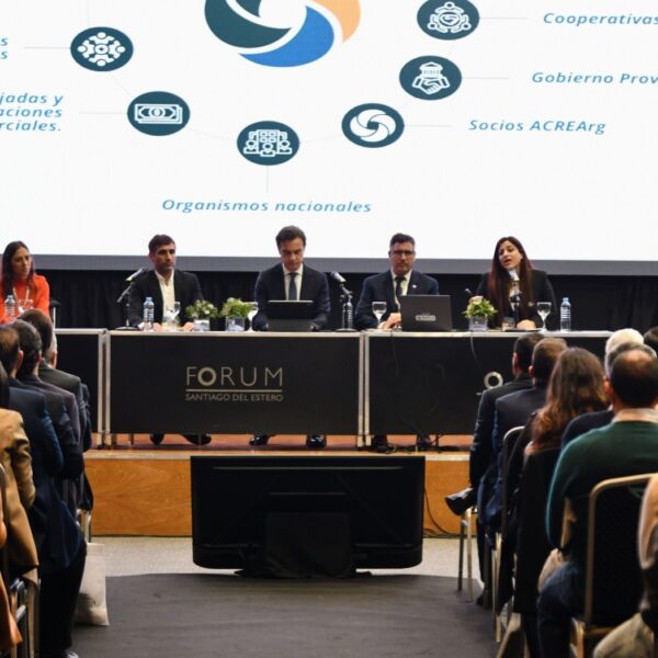 El gobernador Elías Suárez abrió el 1° Foro de Economías Regionales de la Argentina