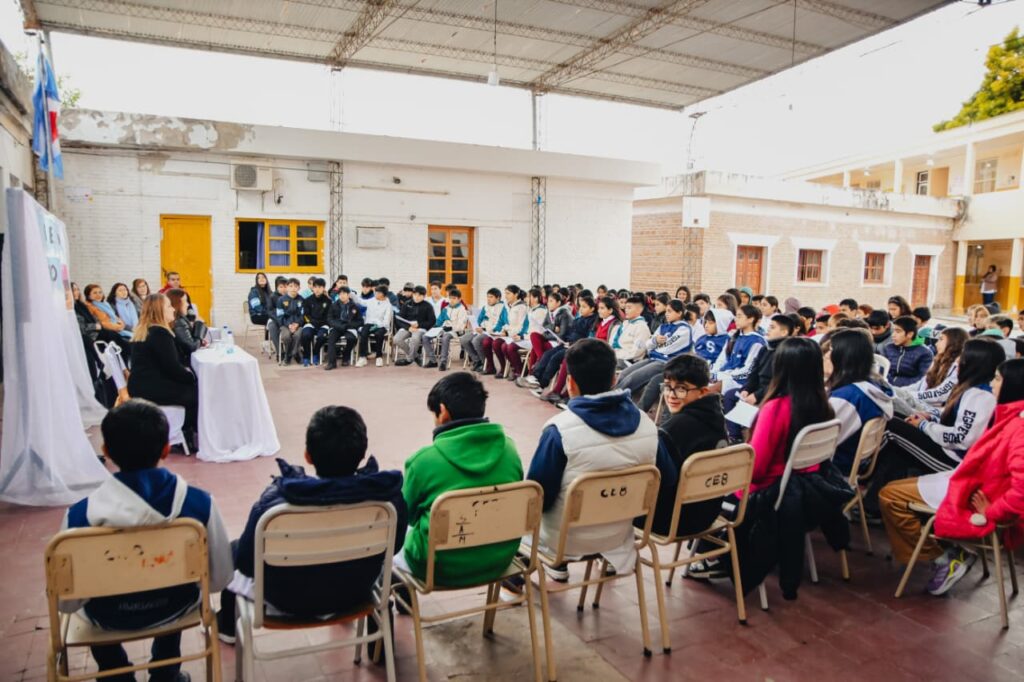 Alumnos del Centro Experimental N° 8 de Clodomira compartieron una interesante jornada literaria