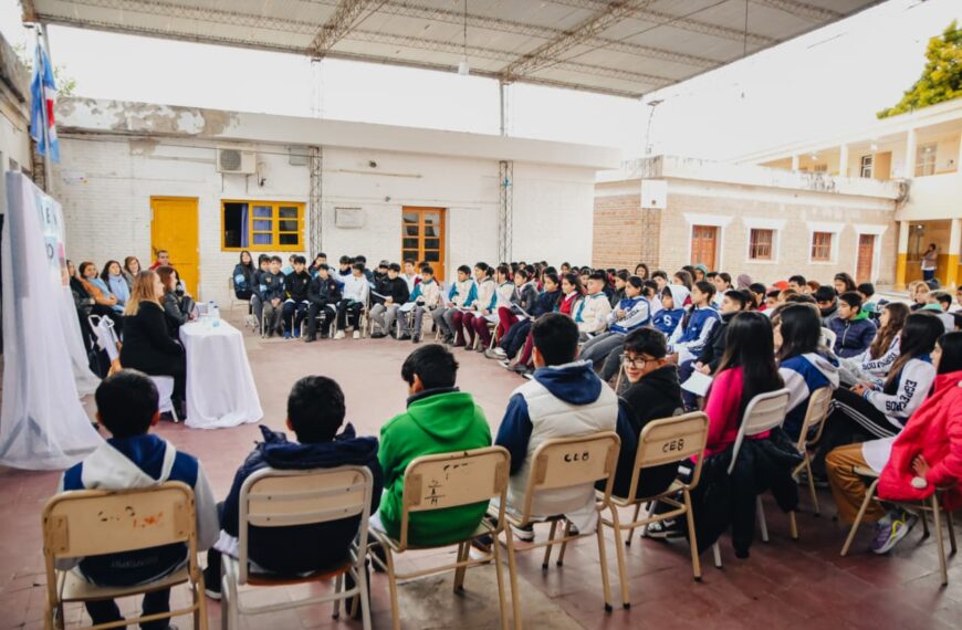 Alumnos del Centro Experimental N° 8 de Clodomira compartieron una interesante jornada literaria