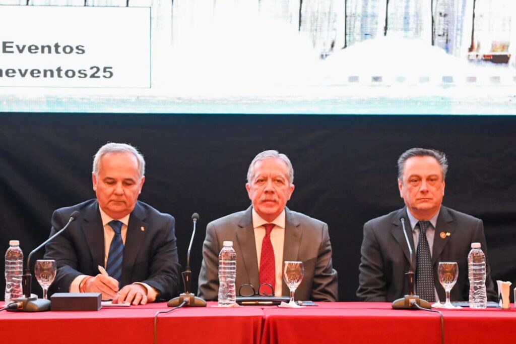 El gobernador participó de la apertura de un encuentro que reunió a Consejos Profesionales de Ciencias Económicas del país
