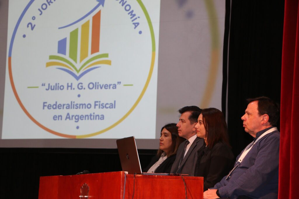 La Jornada “Julio Olivera” reúene a especialistasy estudiantes para debatir sobre economía