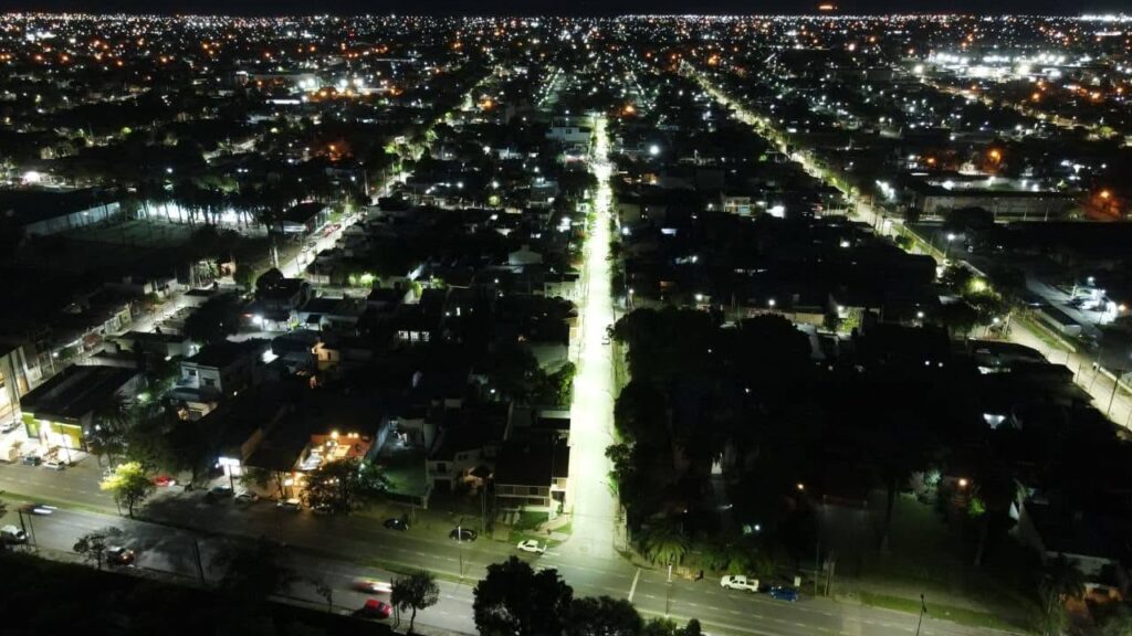 Norma Fuentes y Mario Benavente inauguraron la nueva iluminación LED de calle Luis Braile Norma Fuentes y Mario Benavente inauguraron la nueva iluminación LED de calle Luis Braile