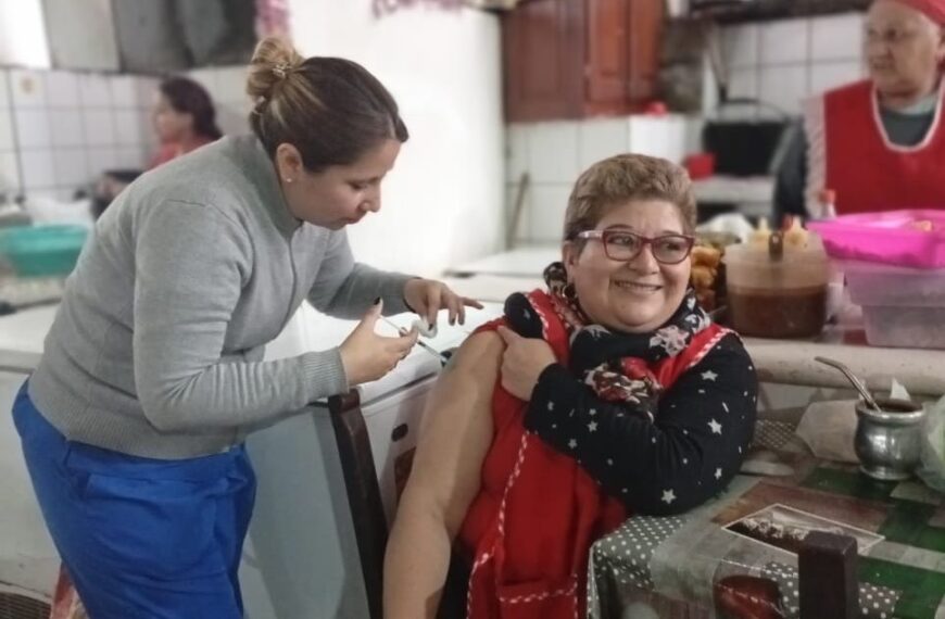 Jornada de vacunación para trabajadores del bandeño Mercado Unión