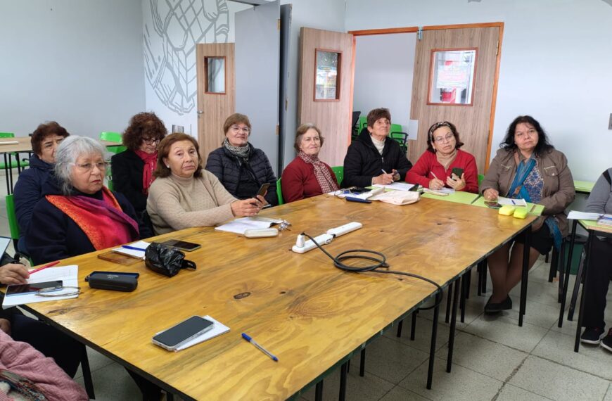 Comenzó el curso “Celular sin Miedo” para personas mayores de 60 años