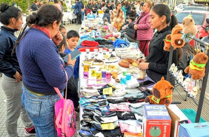 Promueven el emprendedurismo con la “Feria Especial del Día del Padre” en La Banda