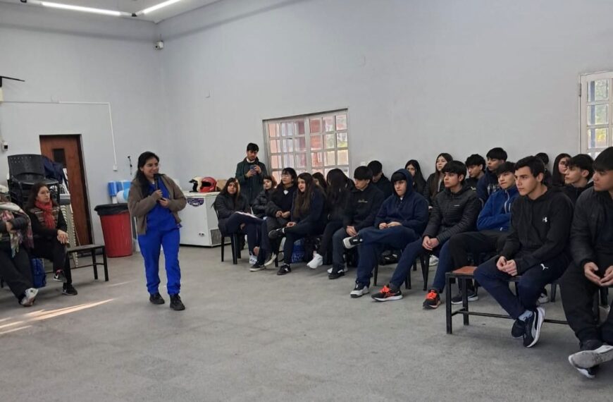 Personal municipal bandeño realizó un taller sobre bullying en el Colegio Santiago Apóstol