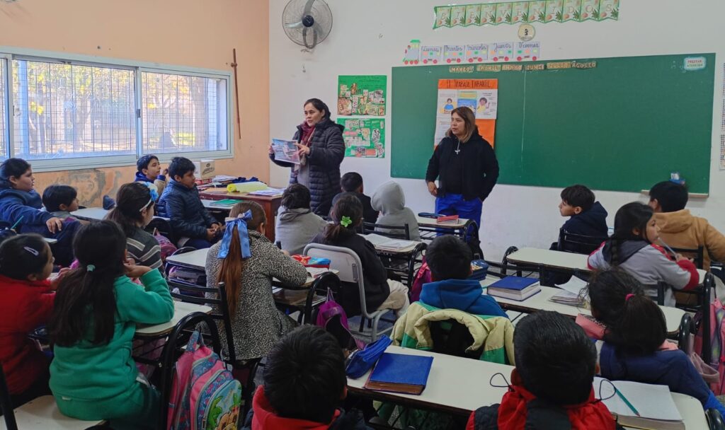 Concientizan a estudiantes sobre los derechos de la infancia y la prevención del trabajo infantil
