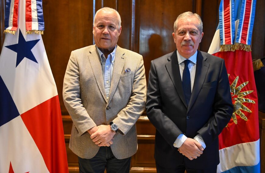 El gobernador Elías Suárez recibió al embajador de Panamá en Argentina
