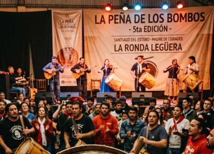 La Peña de los Bombos vuelve a reunir al folclore en el aniversario de Santiago del Estero