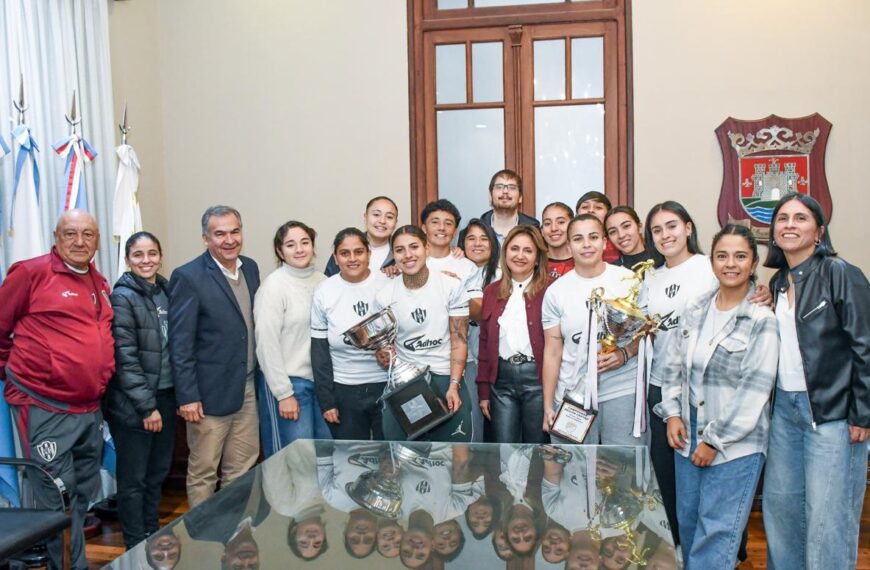 Fuentes y Benavente recibieron al equipo femenino del Club Central Córdoba